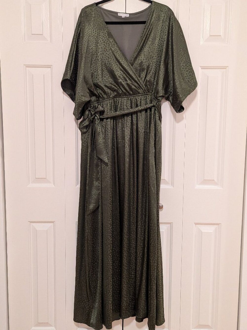 Baltic Born Olive Green Satin Jacquard Maxi Dress – XXXL – Kimono Sleeve